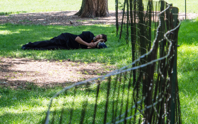 Sleeping in Tompkins Square Park Céline Haeberly/New York Observer)
