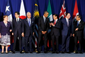 Chile's President Michelle Bachelet (L-R), Japan's Prime Minister Shinzo Abe, Malaysia's Prime MInister Najib Razak, U.S. President Barack Obama, Mexico's President Enrique Pena Nieto, New Zealand's Prime Minister John Key and Peru's President Ollanta Humala chat as they join fellow Trans-Pacific Partnership leaders for a family photo before their meeting alongside the APEC Summit in Manila, Philippines, November 18, 2015. REUTERS/Jonathan Ernst TPX IMAGES OF THE DAY - RTS7O81