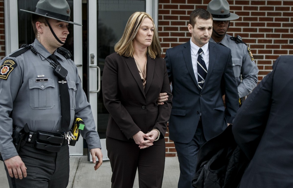 Killer cop Lisa Mearkle (photo: Dan Gleiter/AP)