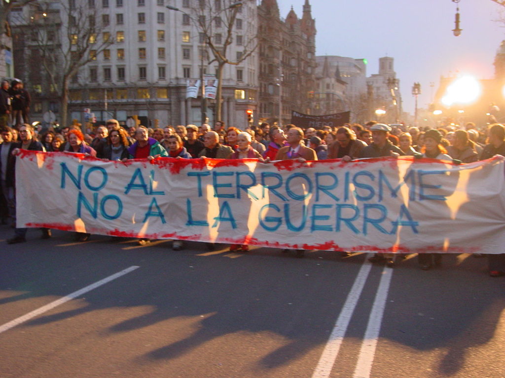Spaniards demonstrating against war and terrorism (cc photo: kippelboy/Wikimedia)