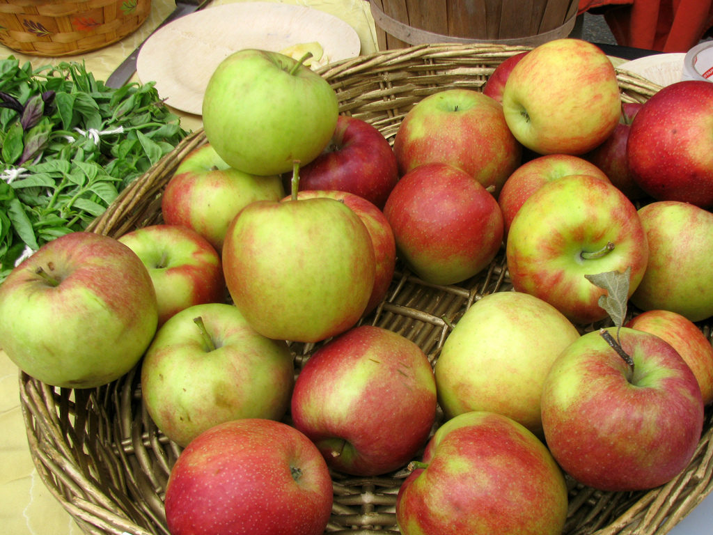 Apples (cc photo: Jim Naureckas)